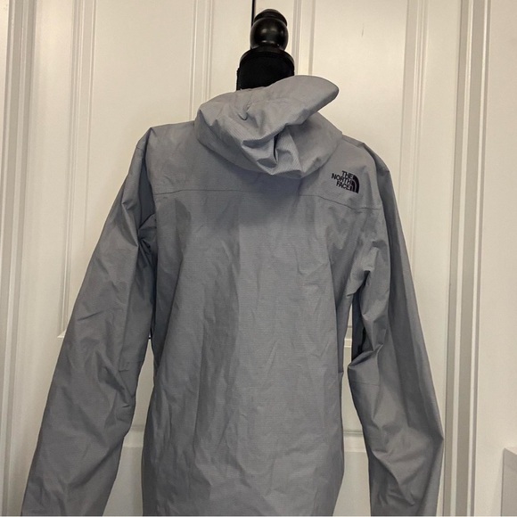 The North Face Men’s Silver Ski Jacket - Picture 4 of 7
